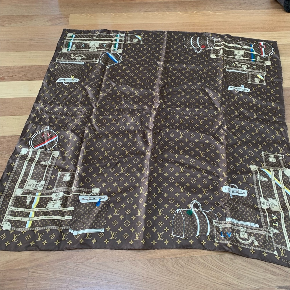 Louis Vuitton scarf